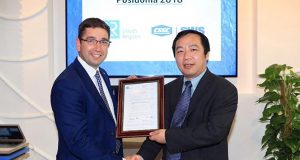 LR's Nick Brown presents AiP to Dr Chen Gang of SWS at Posidonia