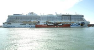 AIDAnova LNG bunkering in Barcelona
